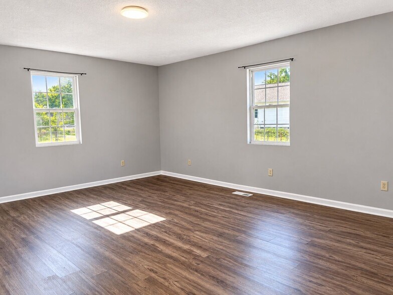 Building Photo - 2700 N Orchard Knob Ave