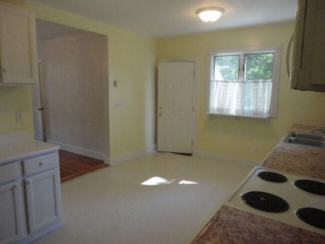 Building Photo - 39 E Bowery St