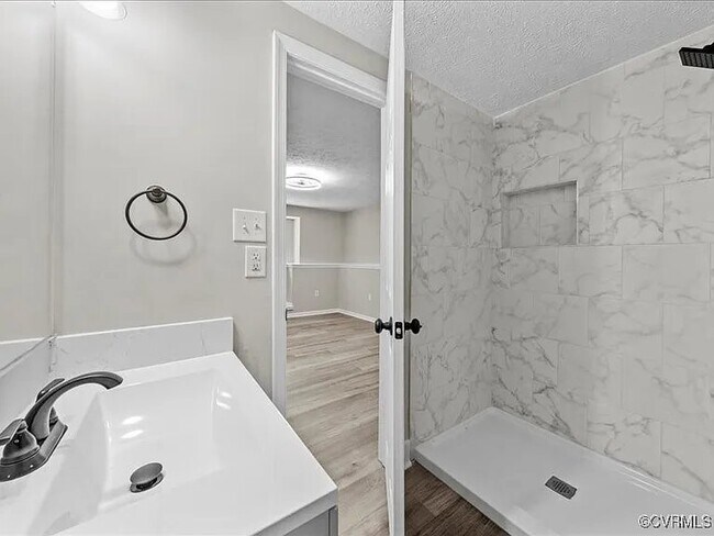 Building Photo - 7604 Roscommon Ct