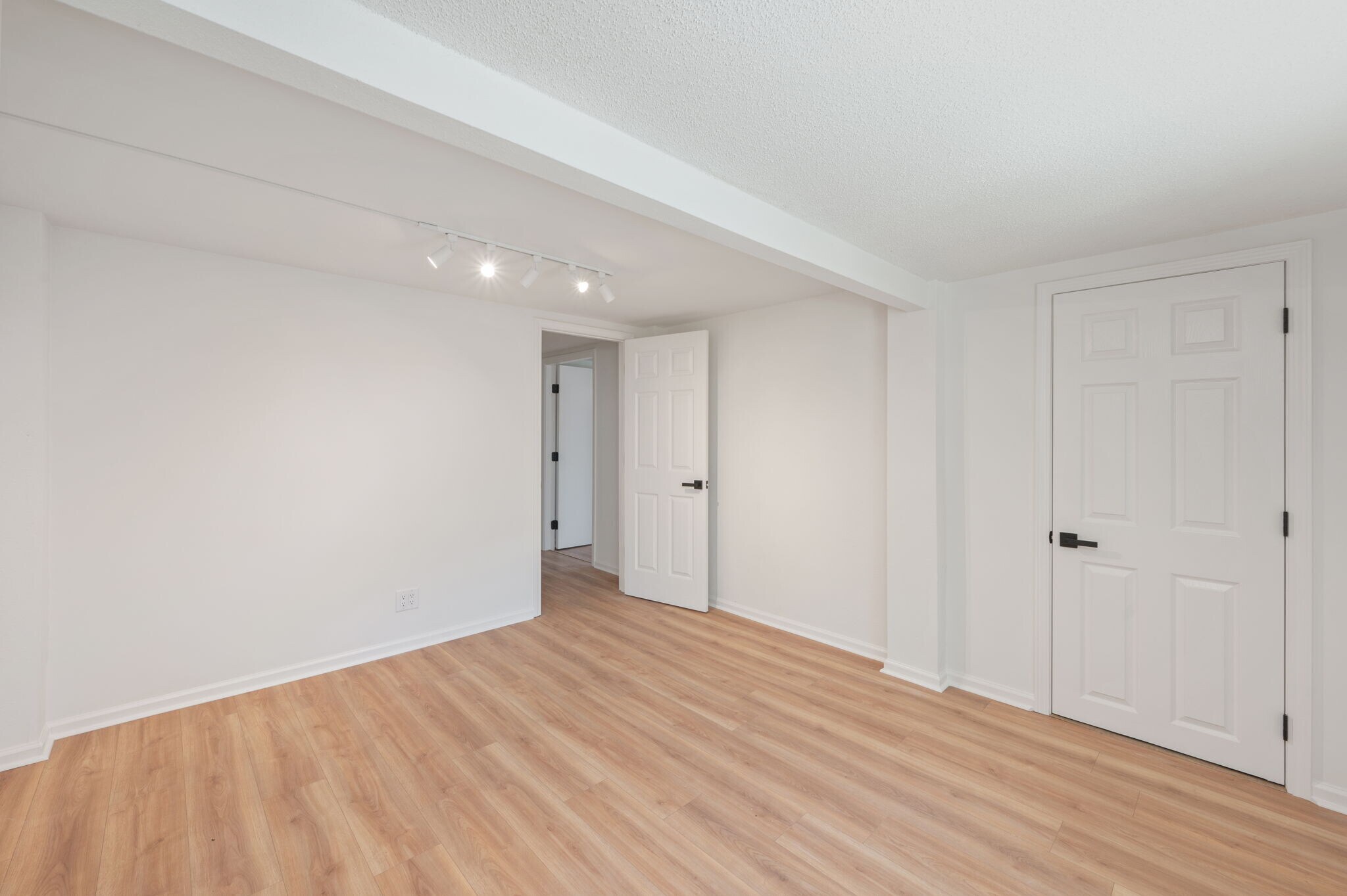 Building Photo - 1002 High Grove Ct
