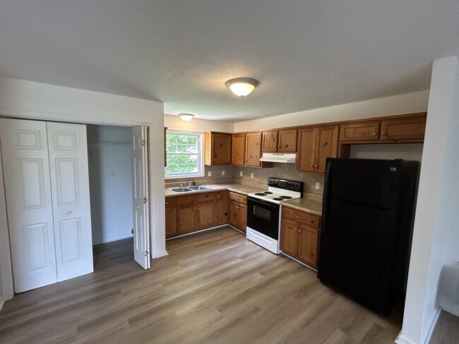 Primary Photo - 14105-14109 Red House Road