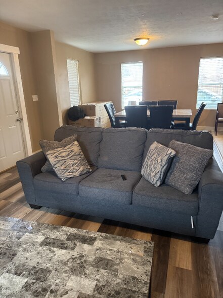 Building Photo - 3113 S 60th St