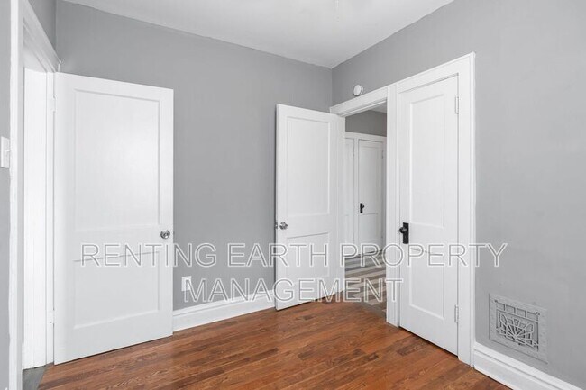Building Photo - 3868 Meramec St