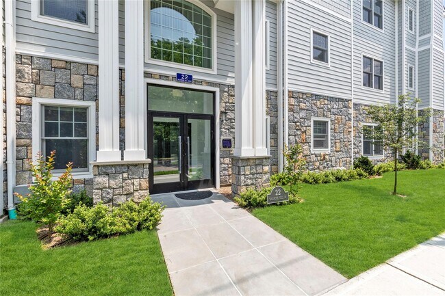 Building Photo - 22 Sagamore Hill Dr