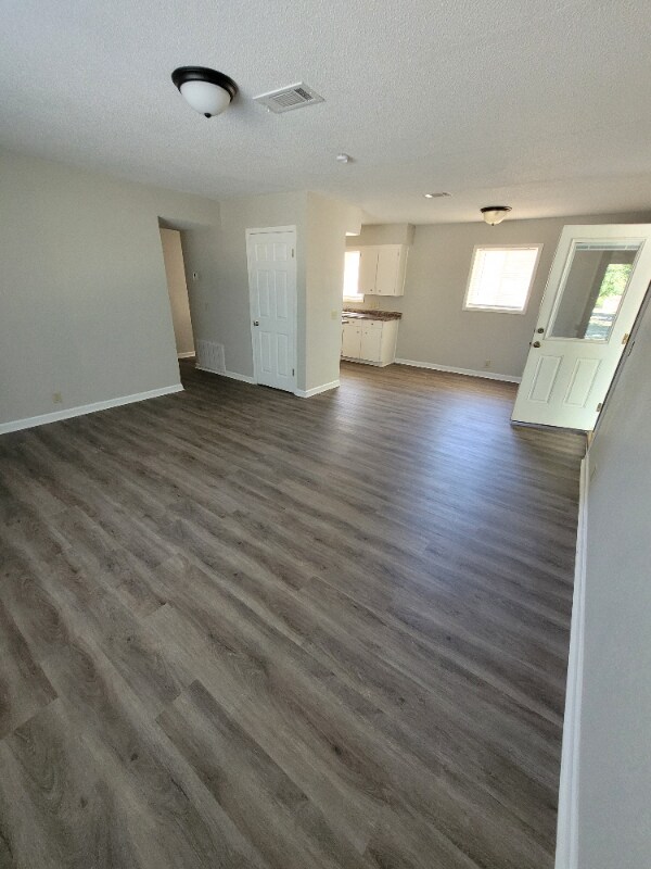 Building Photo - 2310 Beach Dr