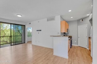 Building Photo - 6900 E Princess Dr