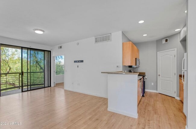 Building Photo - 6900 E Princess Dr