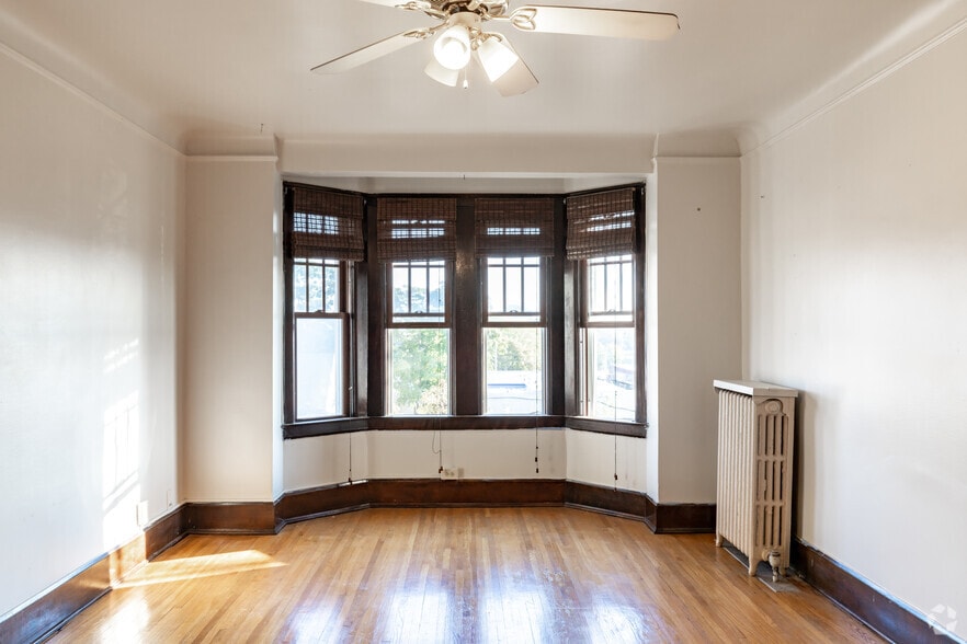 1BR, 1BA - 780SF - SYLVESTER MANOR APARTMENTS