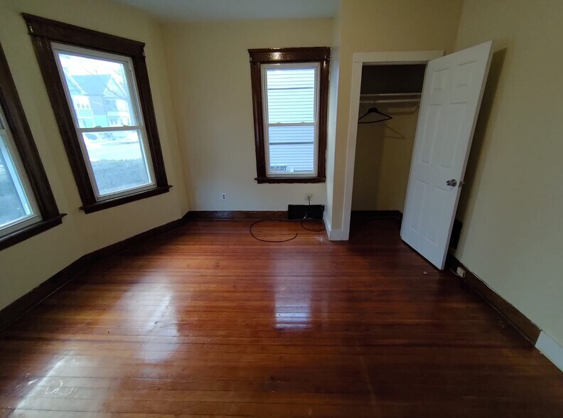 Building Photo - 406 Shelton Ave