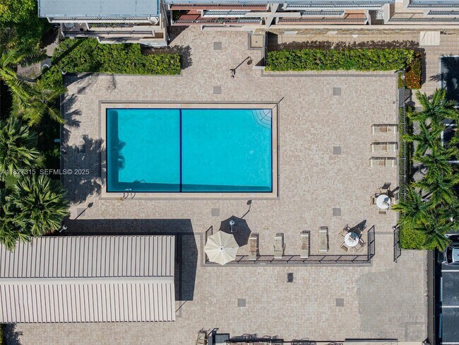 Building Photo - 250 NE 181st St