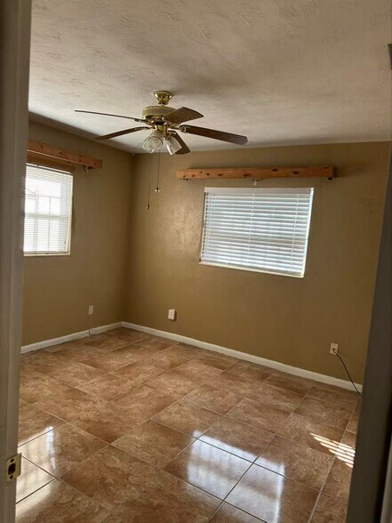 Building Photo - 3913 W Lemon St