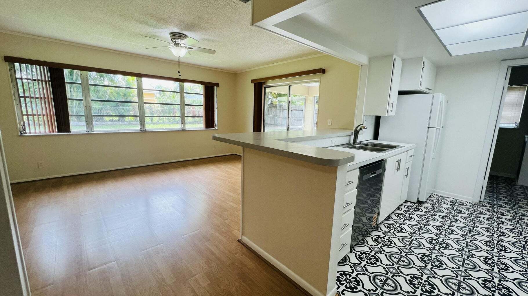 Building Photo - 6831 Eastview Dr