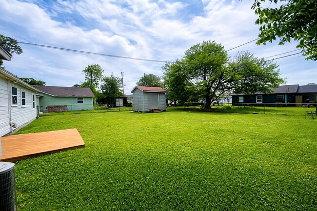 Building Photo - 618 Fostoria Ln