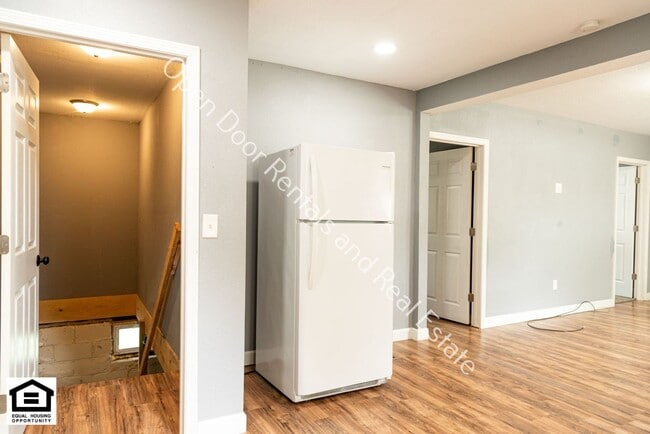 Building Photo - 2 bedroom home now available