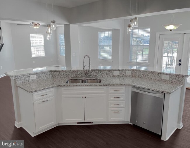 Building Photo - 23246 Lindsay Dr