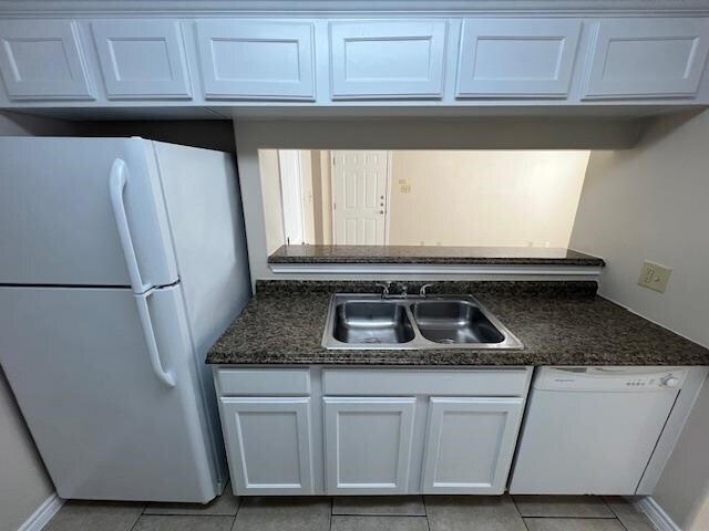 Building Photo - 2720 Camelot Dr