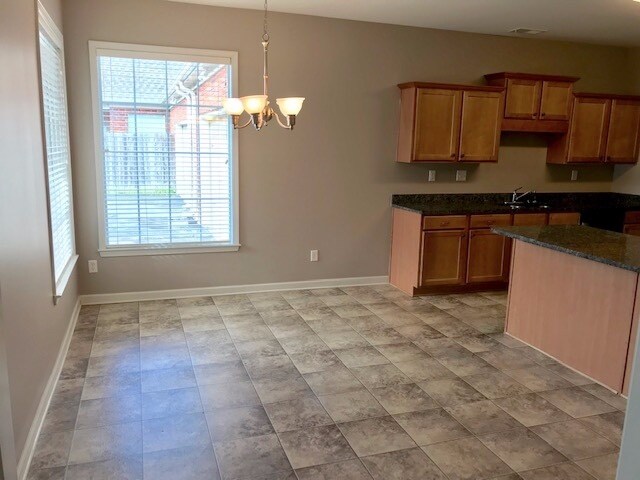 Building Photo - GlenCrossing8803