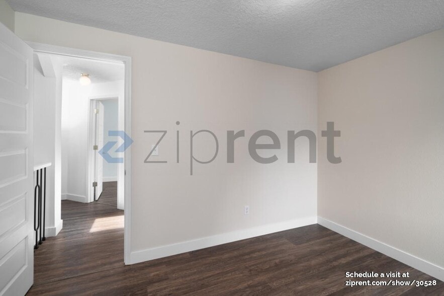 Building Photo - Unit
