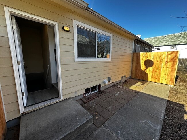 Building Photo - SW 6th Triplex
