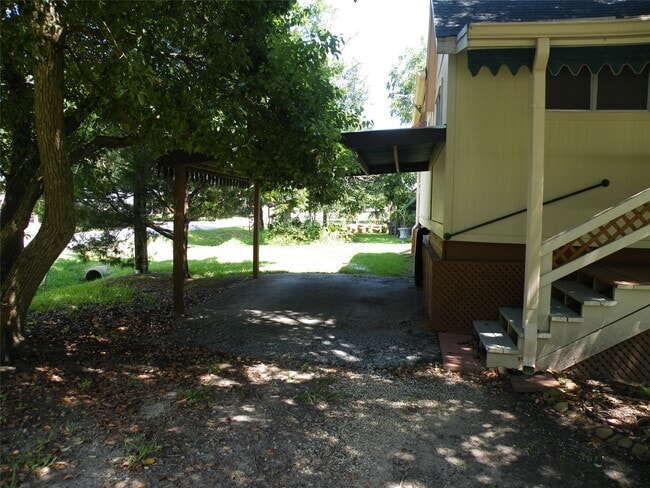 Building Photo - 703 Clear Lake Rd