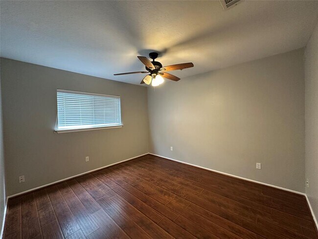 Building Photo - 3647 Palm Grove Dr