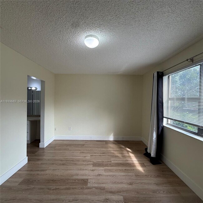 Building Photo - 1301 S Franklin Ave