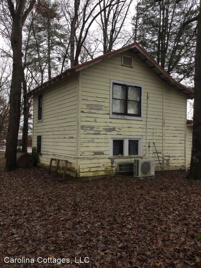 Building Photo - 2 br, 1 bath House - 4653 Howard Gap Road
