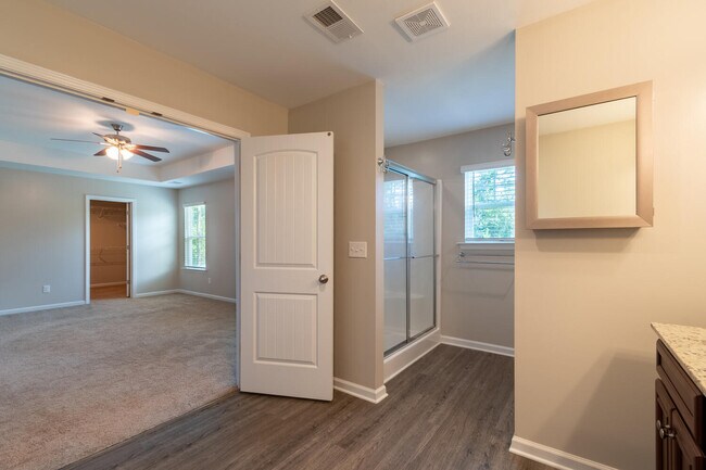 Building Photo - 3733 Moseley Dr