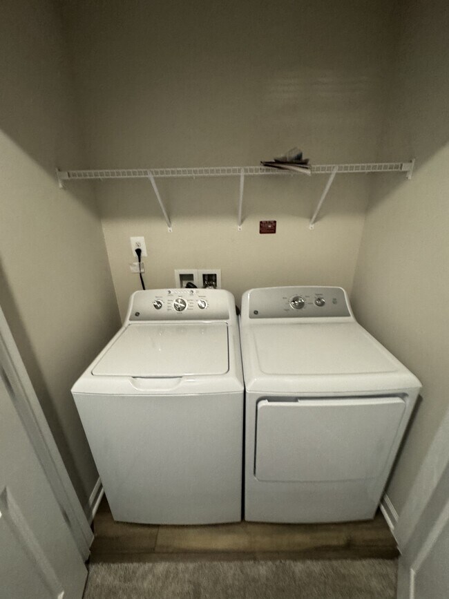 Building Photo - 122 Milburn Dr