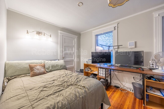 Building Photo - 139 Grove St