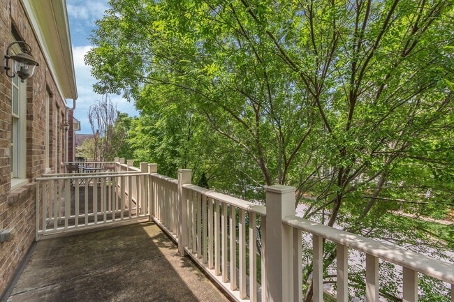 Building Photo - Charming Townhome in the Heart of Berry Fa...
