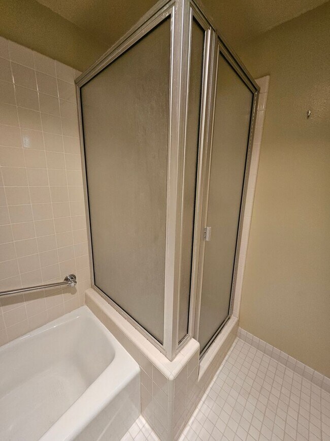 Building Photo - 2 BD/2BA Condo in the La Mesa Village