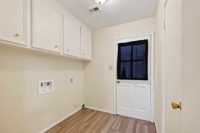 Building Photo - 13618 Jessica Ln