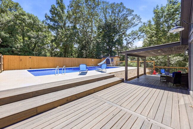 Building Photo - 4225 Twin Rivers Dr