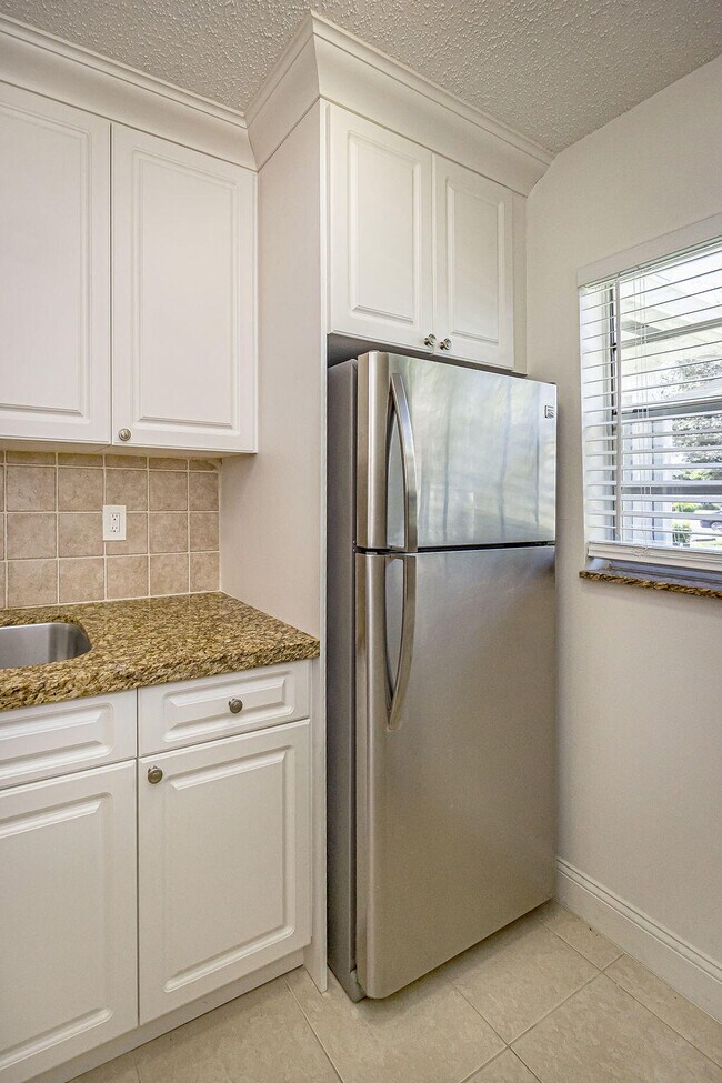Building Photo - 14404 Canalview Dr