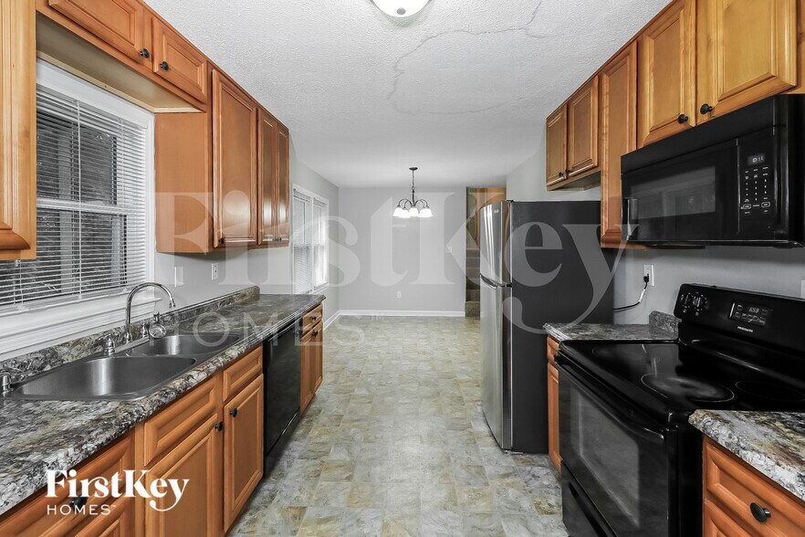 Building Photo - 4007 Wells Cir