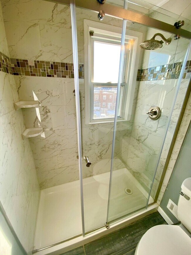 Building Photo - Charming 3 Bedroom/1 Bathroom Townhome in Yale Heights Home - Fenced Backyard!