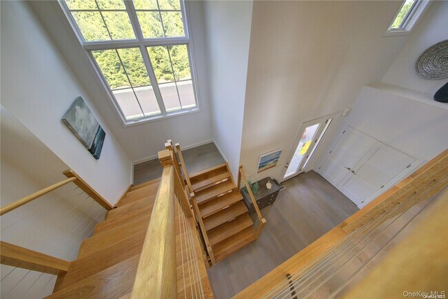 Building Photo - 2 Crystal Mews Ln