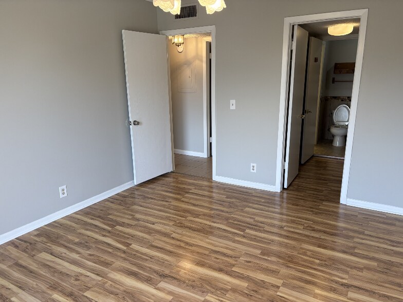 Building Photo - 515 Basswood Ave