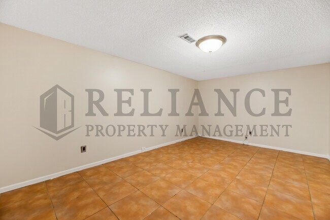 Building Photo - 1417 S Goebel Cir