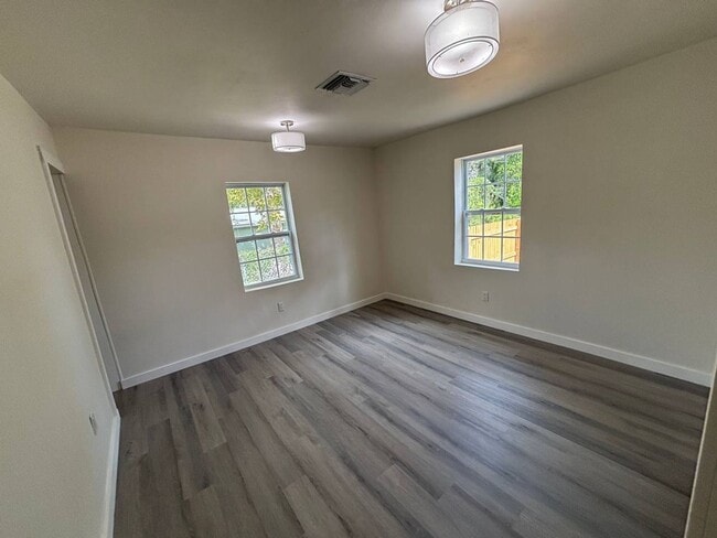 Building Photo - 1529 Providence Rd