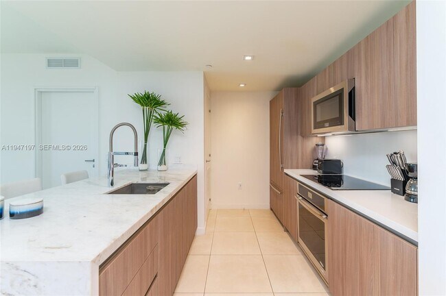 Building Photo - 401 N Birch Rd