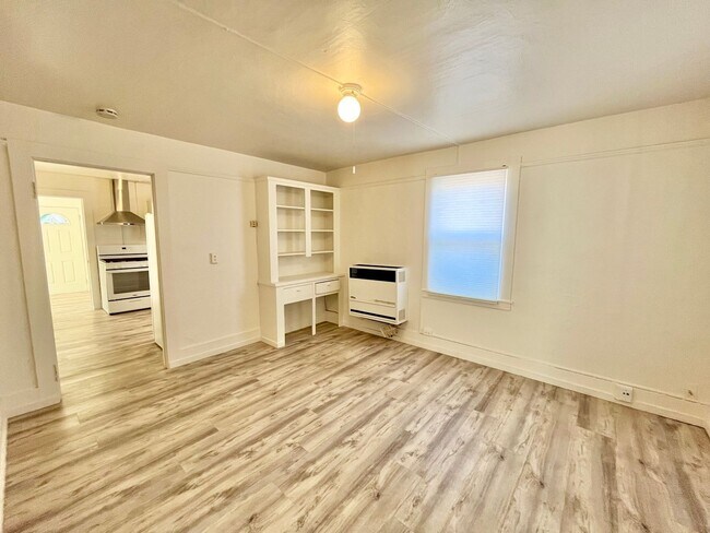 Building Photo - Little Italy - Charming 2 BR Cottage with Bonus Sunroom in the Heart of Little Italy!