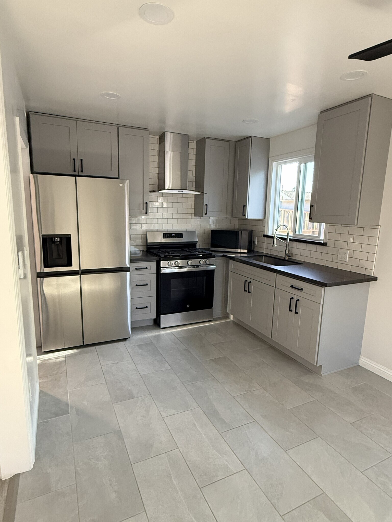Kitchen - 4258 W 101st St