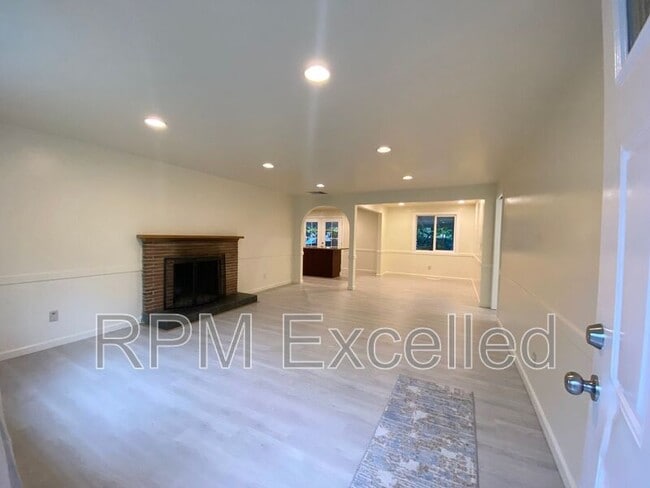 Building Photo - 3216 S 208th St