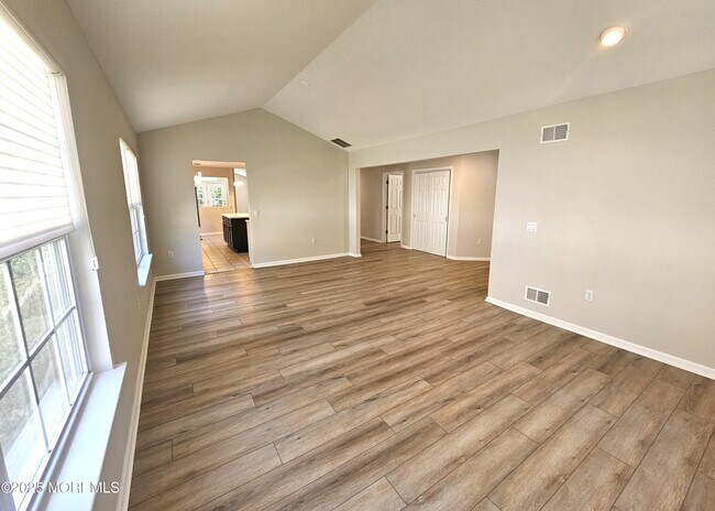 Building Photo - 63 Skyline Dr