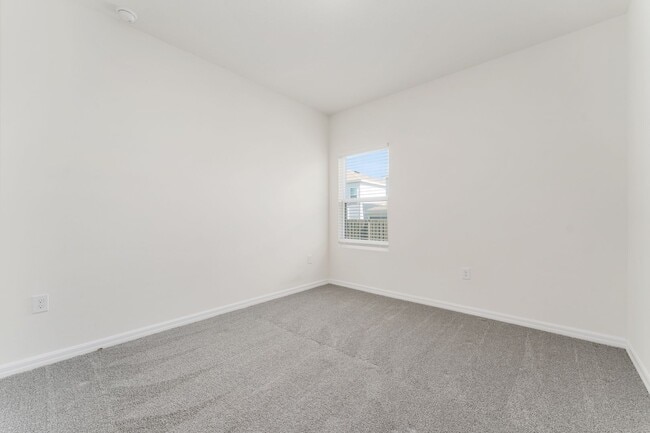 Building Photo - 1386 NW 132nd Cir