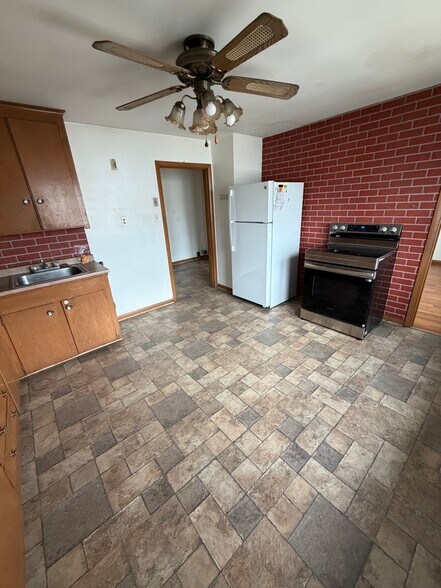 Building Photo - 100 Pilgrim Ave