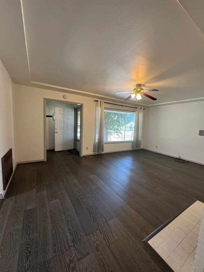 Building Photo - 2 bed 1 bath with large attached garage and fenced yard