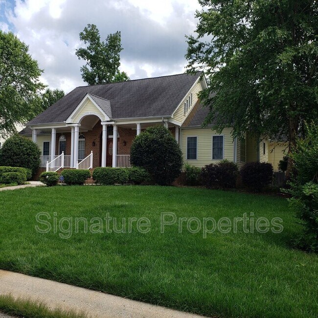 Building Photo - 6501 Southshore Dr